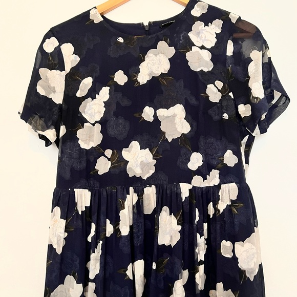 Midi dress Club Monaco, nice for a brunch date, cocktel hour or work; - Picture 5 of 5